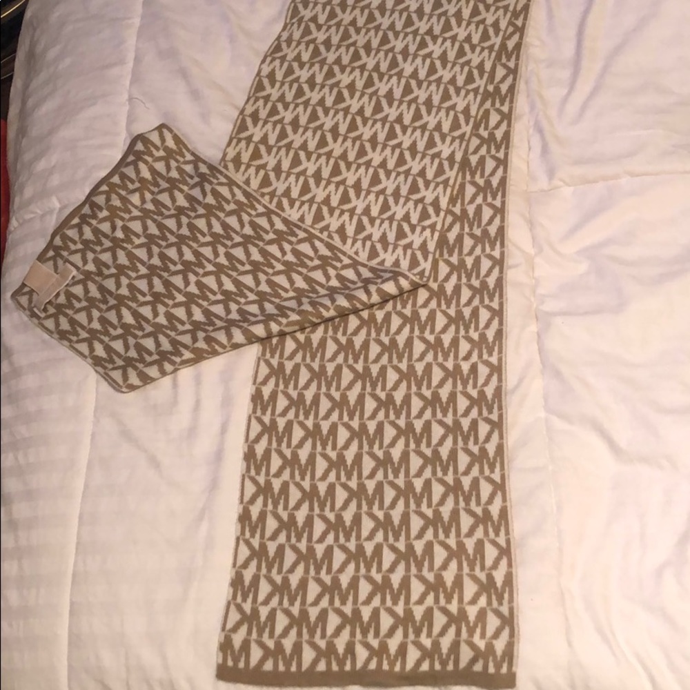 Reversible Michael Kors scarf